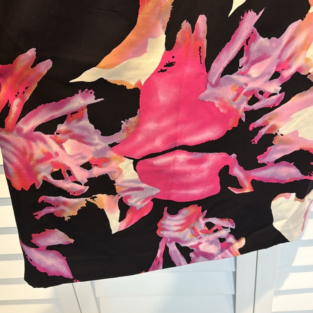 Ann Taylor Pre loved Printed colorful 100% Silk pleated front accent. - Picture 5 of 8